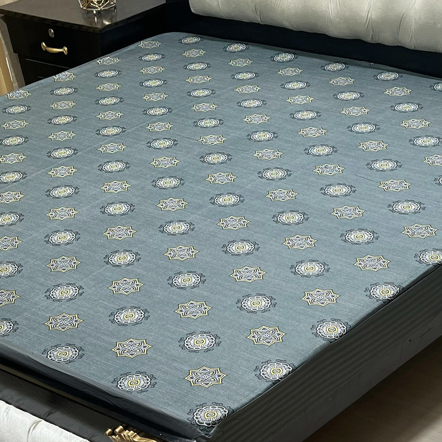 1-Piece Printed Water Proof Mattress Cover - (72 * 78 Inch (6 * 6.5) - King