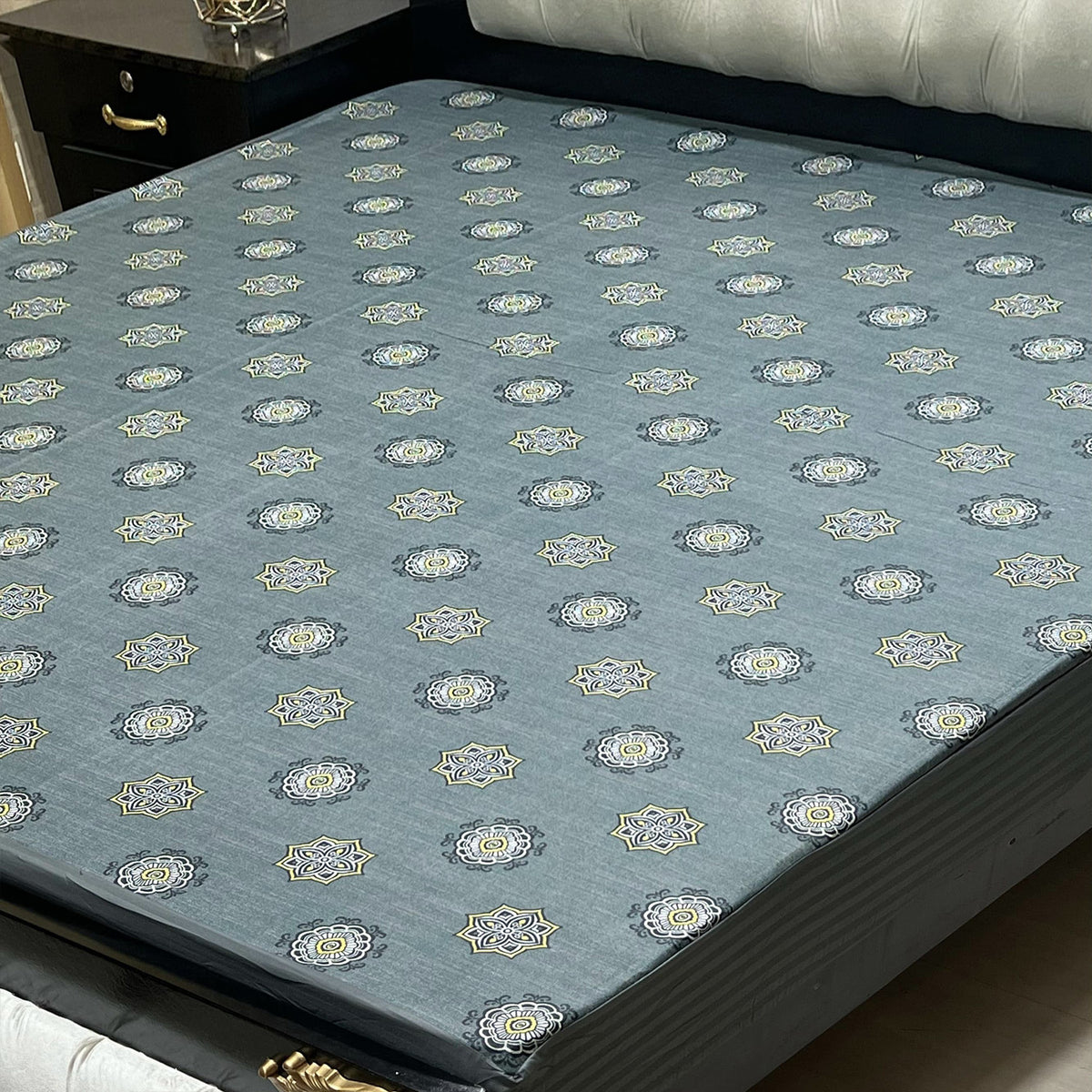 1-Piece Printed Water Proof Mattress Cover - (72 * 78 Inch (6 * 6.5) - King