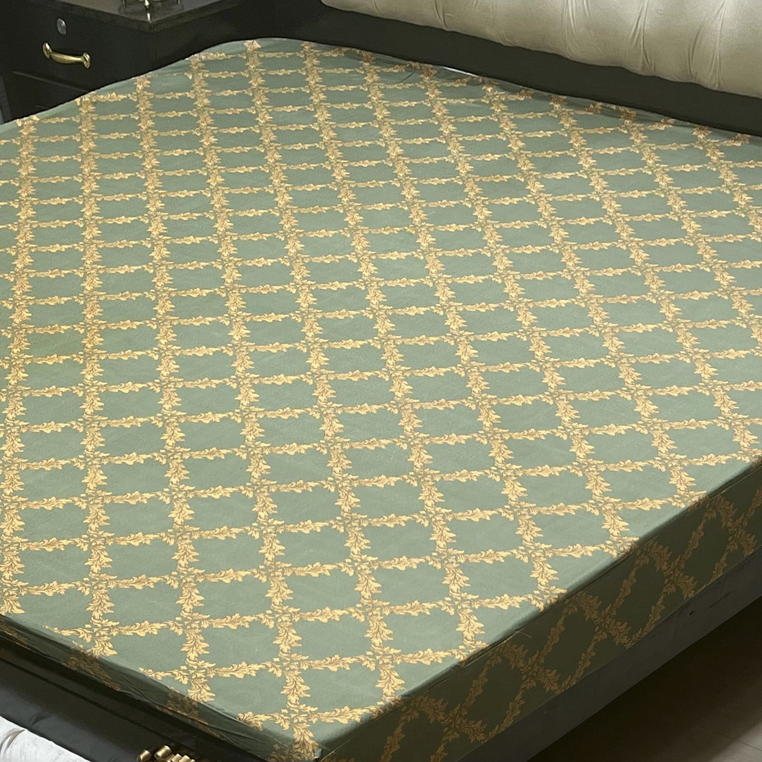 1-Piece Printed Water Proof Mattress Cover - (72 * 78 Inch (6 * 6.5) - King