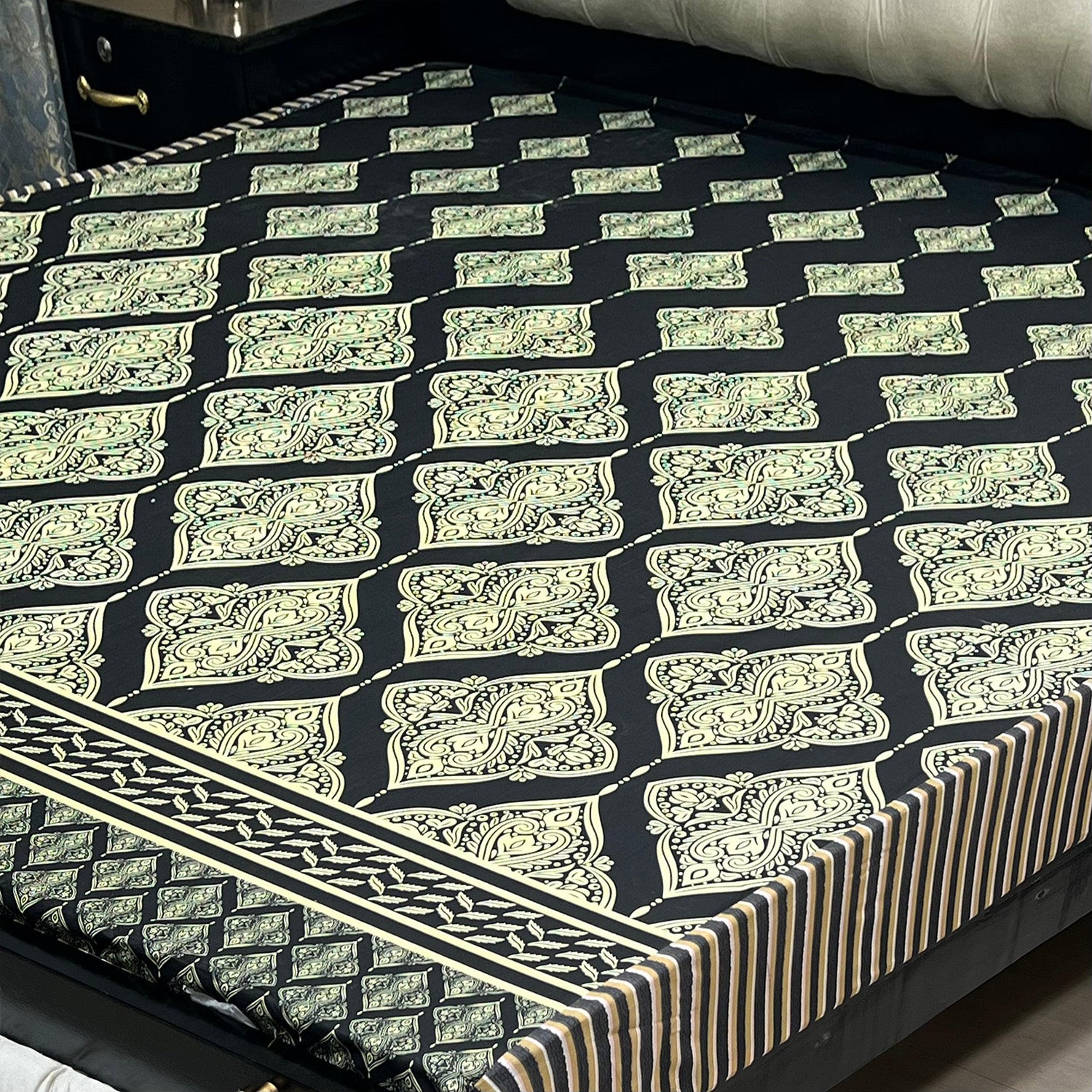 1-Piece Printed Water Proof Mattress Cover - (72 * 78 Inch (6 * 6.5) - King