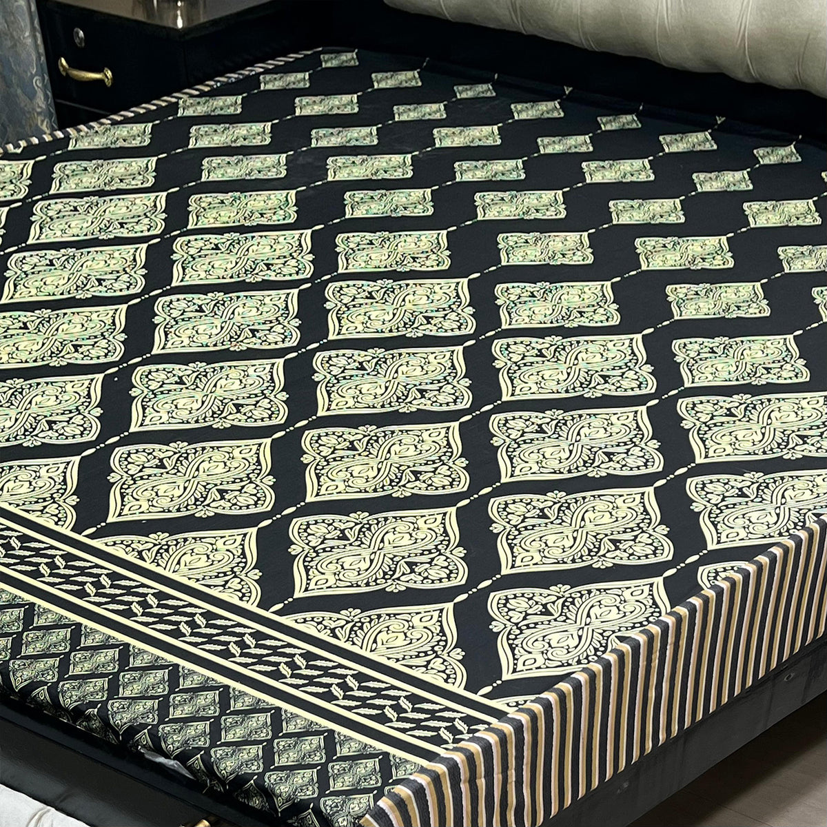 1-Piece Printed Water Proof Mattress Cover - (72 * 78 Inch (6 * 6.5) - King