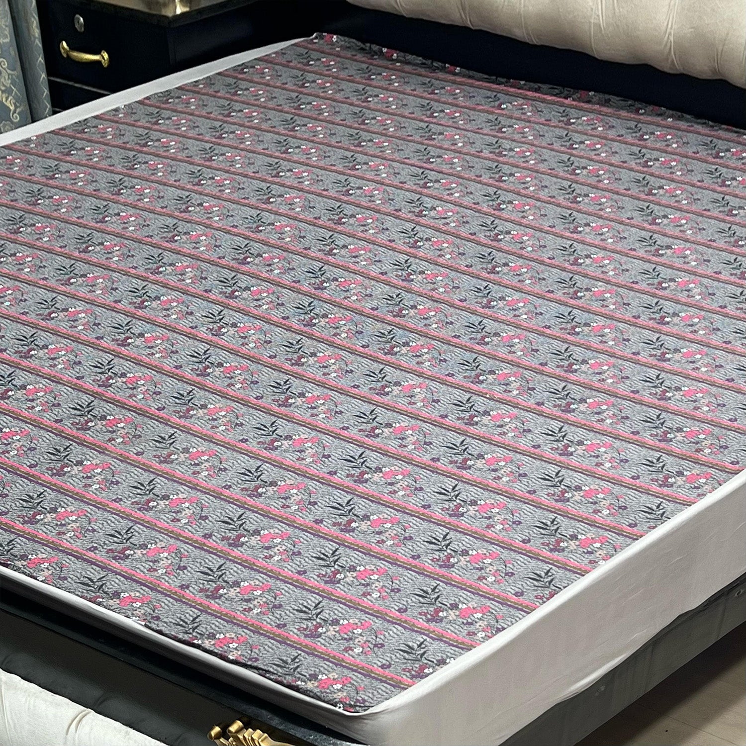 1-Piece Printed Water Proof Mattress Cover - (72 * 78 Inch (6 * 6.5) - King