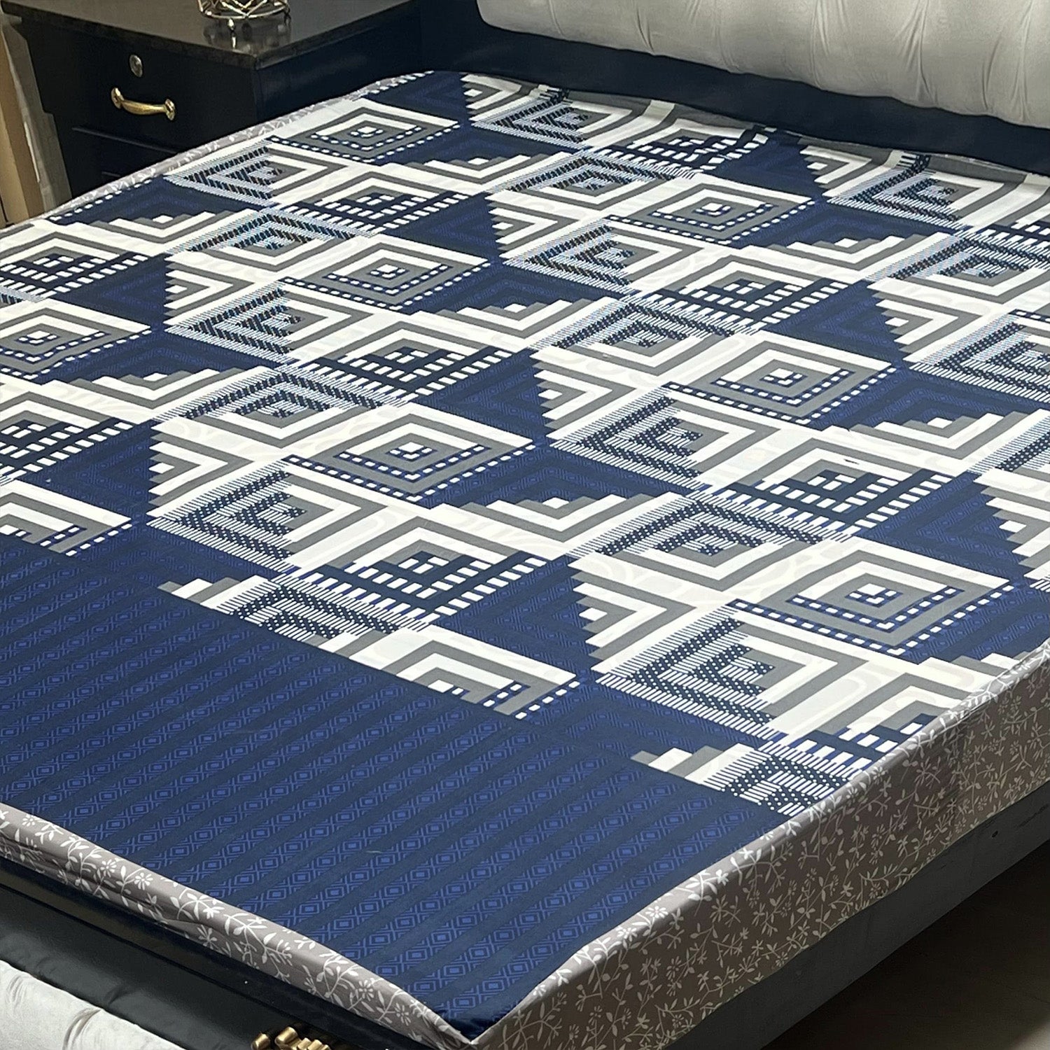 1-Piece Printed Water Proof Mattress Cover - (72 * 78 Inch (6 * 6.5) - King
