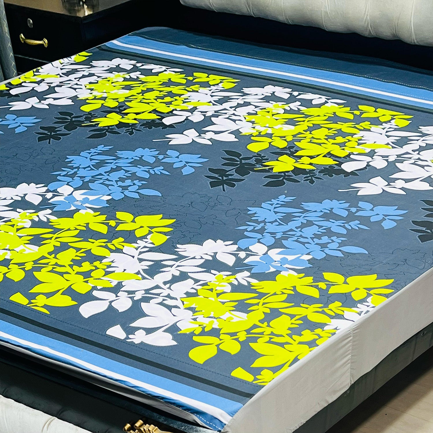 1-Piece Printed Water Proof Mattress Cover - (72 * 78 Inch (6 * 6.5) - King