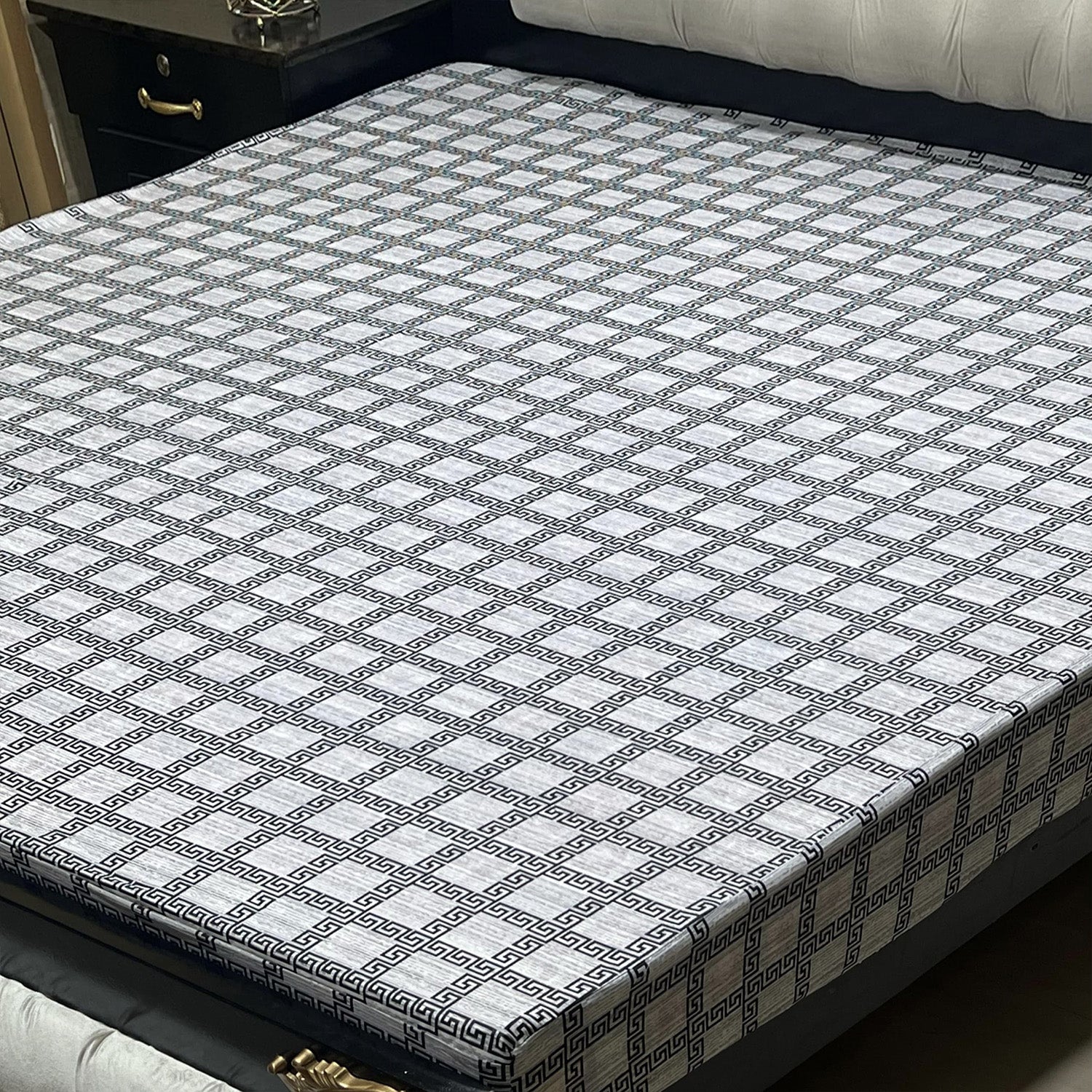 1-Piece Printed Water Proof Mattress Cover - (72 * 78 Inch (6 * 6.5) - King