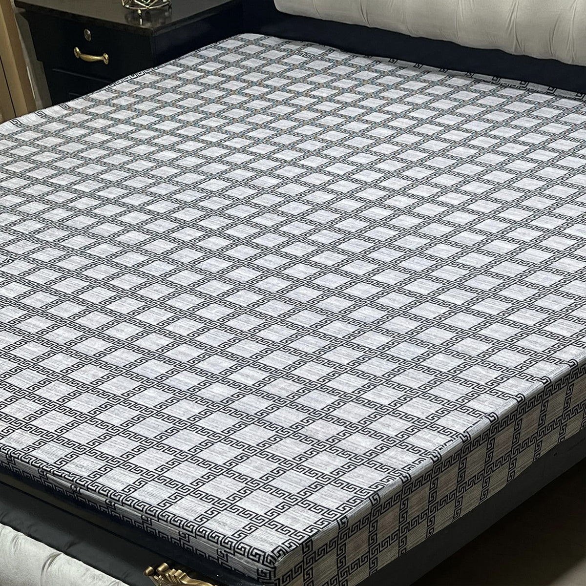 1-Piece Printed Water Proof Mattress Cover - (72 * 78 Inch (6 * 6.5) - King