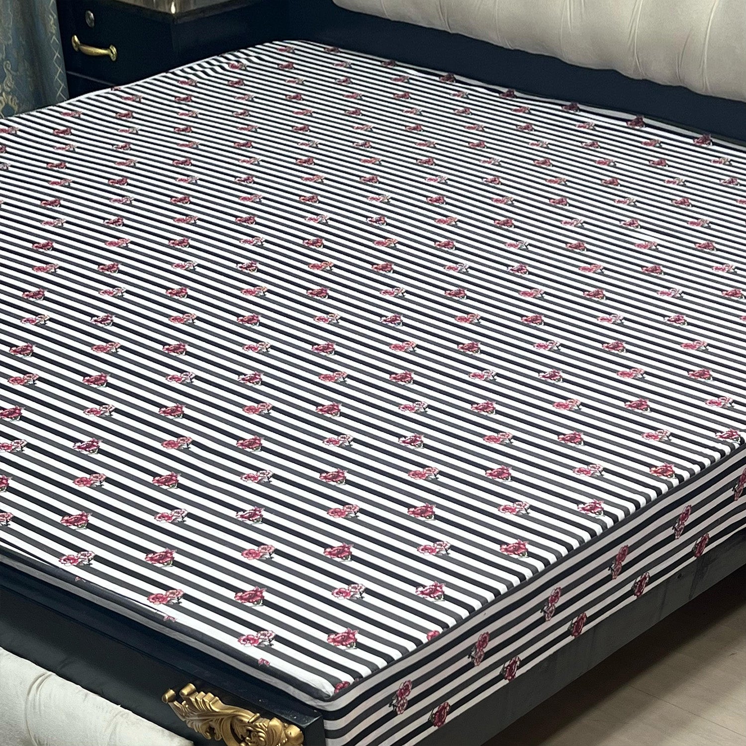 1-Piece Printed Water Proof Mattress Cover - (72 * 78 Inch (6 * 6.5) - King