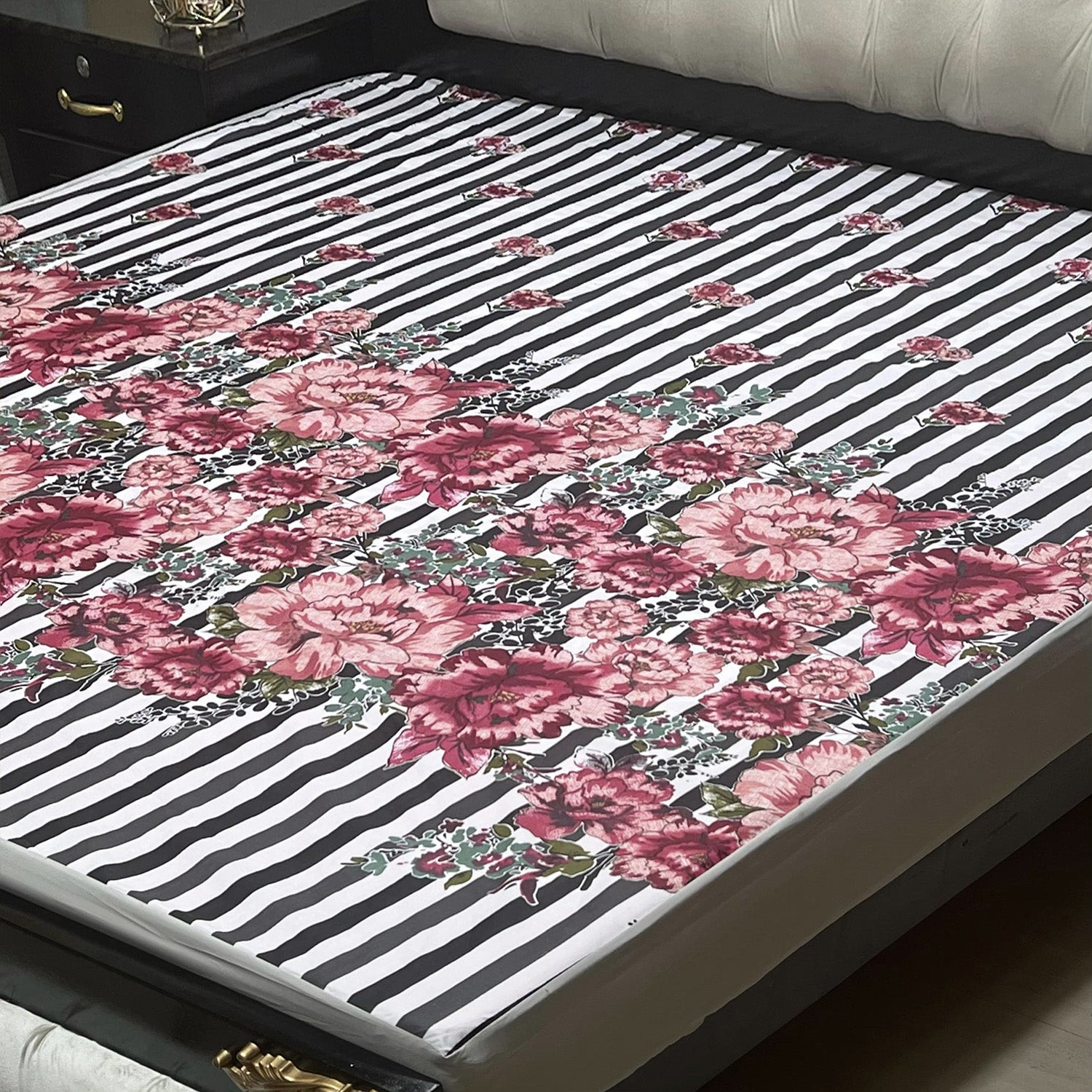 1-Piece Printed Water Proof Mattress Cover - (72 * 78 Inch (6 * 6.5) - King