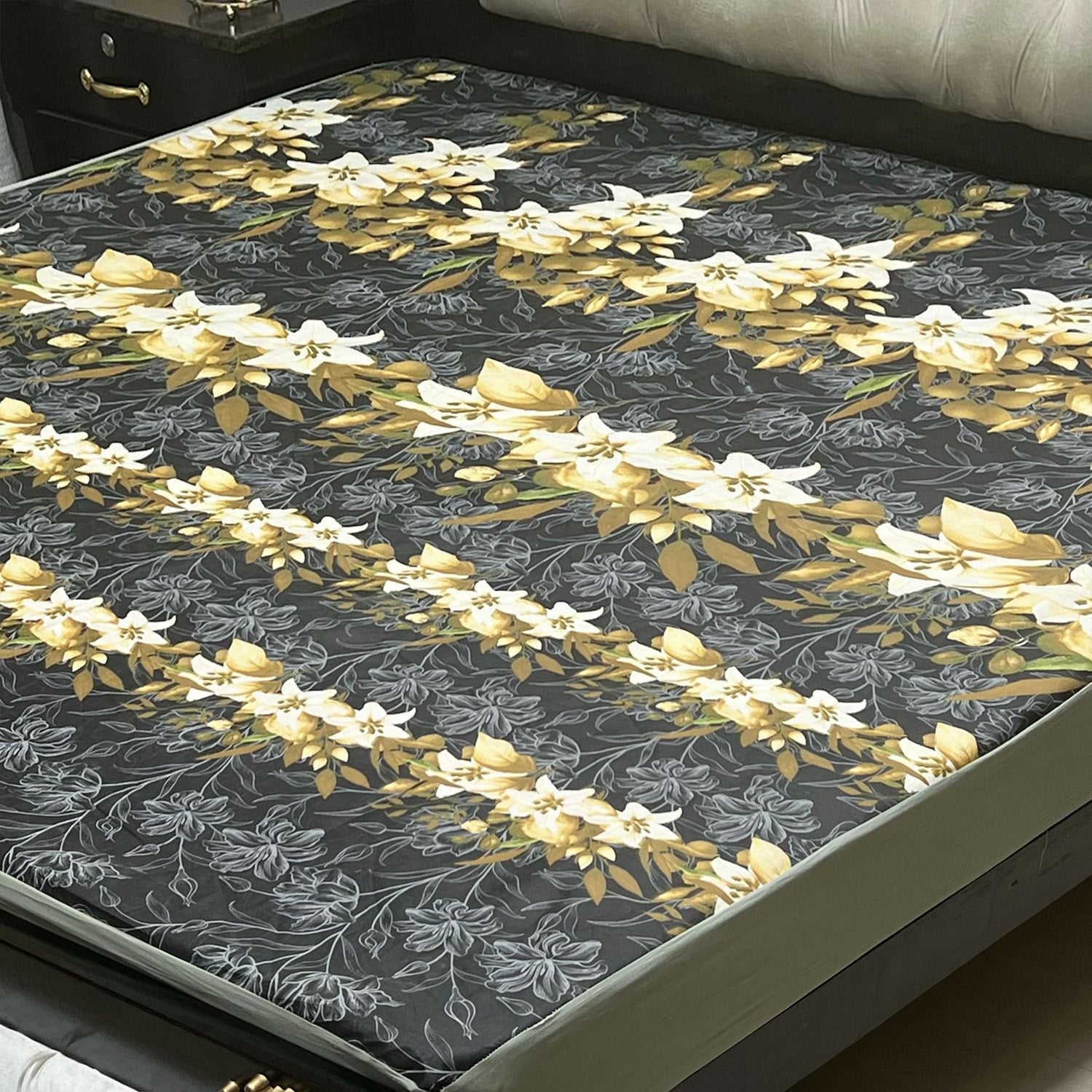 1-Piece Printed Water Proof Mattress Cover - (72 * 78 Inch (6 * 6.5) - King